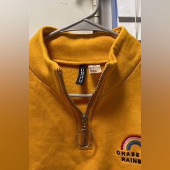 H&M Women’s Cropped 1/4 zip Sweatshirt - Picture 3 of 3